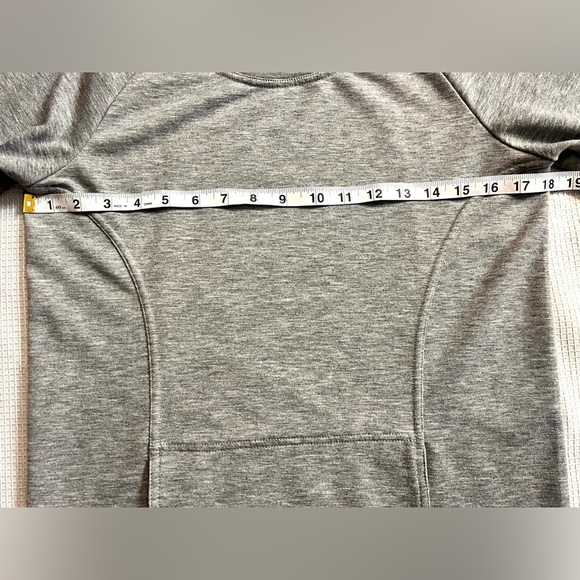 Fabletics Women’s Gray Pullover Long Sleeve Top w Front Pocket Size XS - Picture 6 of 11